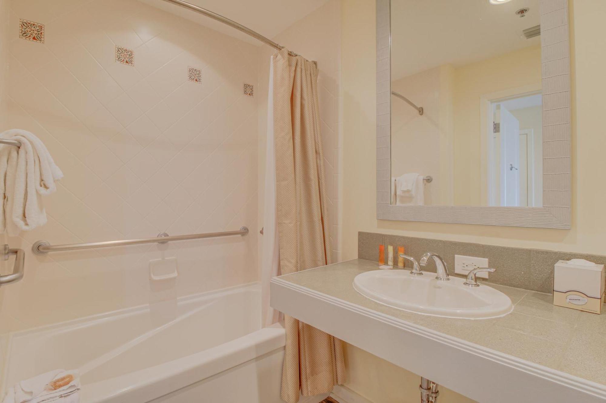 Luau Condos Destin Room photo